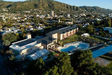 هتل Howard Johnson Plaza Villa Carlos Paz