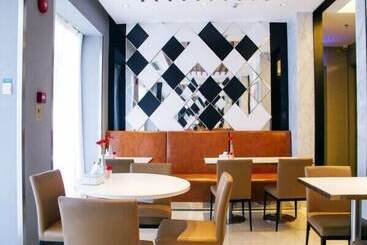 Atour Light Hotel Shenzhen North Station Hongshan Metro Station