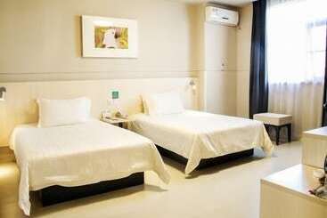 Atour Light Hotel Shenzhen North Station Hongshan Metro Station
