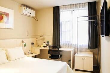 Atour Light Hotel Shenzhen North Station Hongshan Metro Station