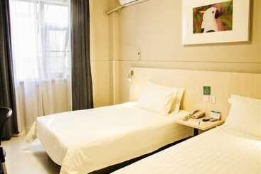 Atour Light Hotel Shenzhen North Station Hongshan Metro Station