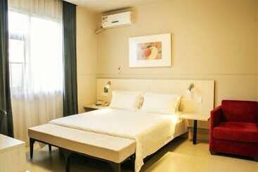 Atour Light Hotel Shenzhen North Station Hongshan Metro Station