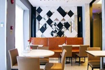 Atour Light Hotel Shenzhen North Station Hongshan Metro Station