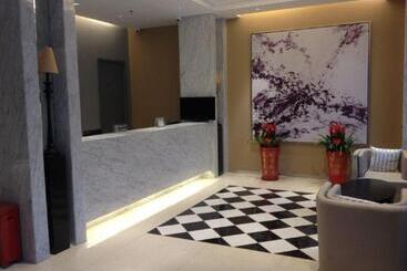 Atour Light Hotel Shenzhen North Station Hongshan Metro Station