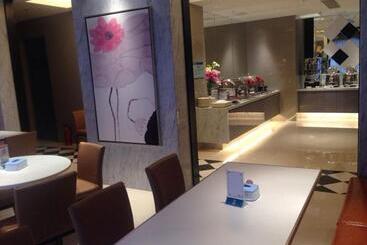 Atour Light Hotel Shenzhen North Station Hongshan Metro Station