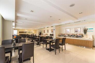 Atour Light Hotel Shenzhen North Station Hongshan Metro Station