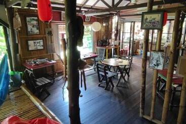 هتل The Secret Sanctuary Boutique Cottage Kuching