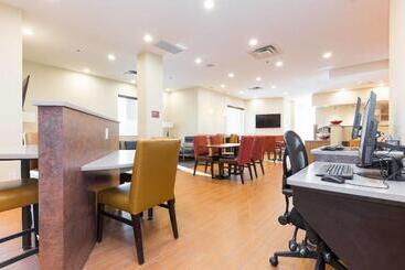 هتل Towneplace Suites By Marriott Edmonton South