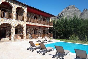 Monastiri Guesthouse