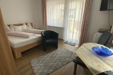 پانسیون Gästehaus Und Ferienwohnung Bächle
