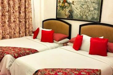 فندق صغير Forest Paradise Inn Teluk Bahang Private Malay Traditional House Concept