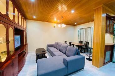 پانسیون 100 Oastel Coliving