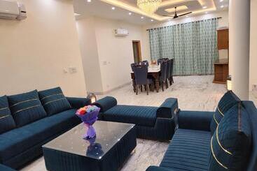 پانسیون Regalia Home Sapphire Stay