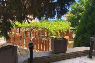 هاستل Relax Sarafovo