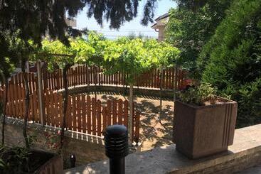 هاستل Relax Sarafovo