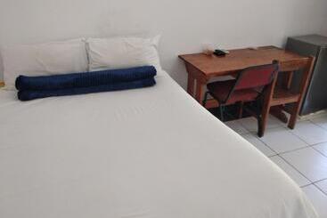 تختخواب و صبحانه Brackendene Lodge