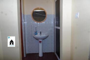 تختخواب و صبحانه Sinat Lodge
