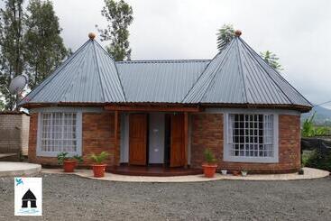 تختخواب و صبحانه Sinat Lodge