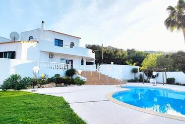 تختخواب و صبحانه Vila Alegria Ch2