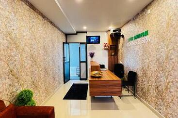 هتل Ayur Arogyam Rooms And Spa