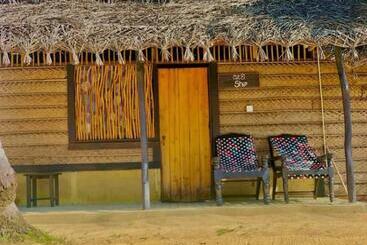 هتل Lankathilaka Kitesurfing Holiday Resort