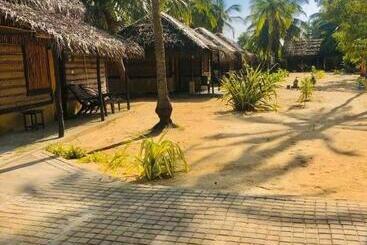 هتل Lankathilaka Kitesurfing Holiday Resort