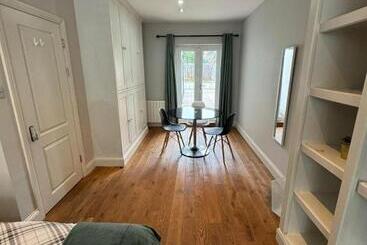 پانسیون Brentford Guest Rooms