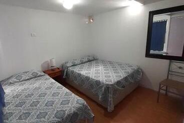 پانسیون Hostal Huellas De Caldera