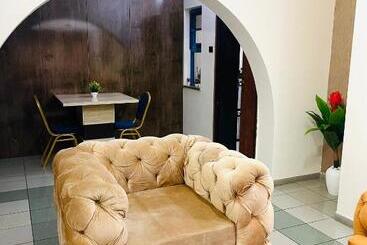 پانسیون Od V!ck S Luxe, Wuse District, Swimming Pool, Gym, Wifi, 24hr Power, Security, Dstv