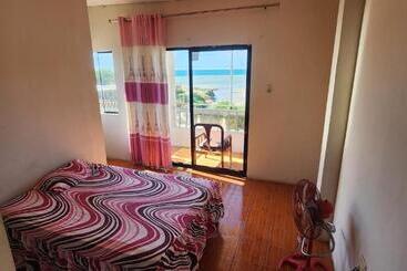 پانسیون Taj Mahal The Iberico Beach House