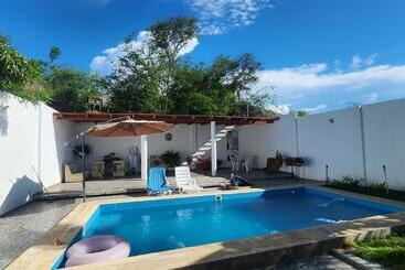 پانسیون Taj Mahal The Iberico Beach House