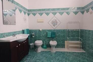 تختخواب و صبحانه Casa Di Mitri