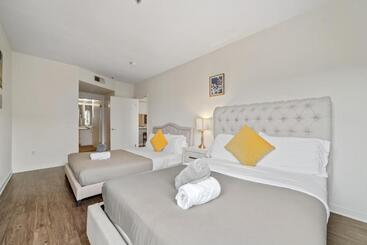 Heart Of Santa Monica , Orange Pearl Condo