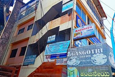 호텔 Anjaneya Residency