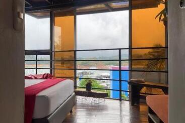 هتل Balcones Del Lago