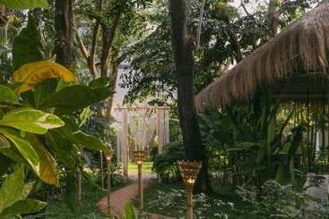 هتل La Bōhème Luxury Suites