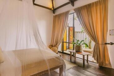 هتل La Bōhème Luxury Suites