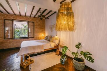 هتل La Bōhème Luxury Suites