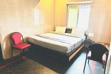 هتل Tejasri Residency