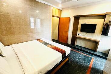 هتل Tejasri Residency