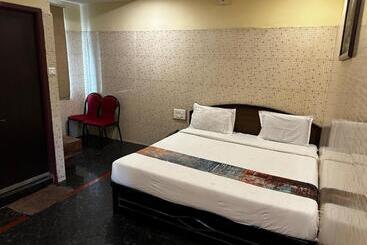 هتل Tejasri Residency