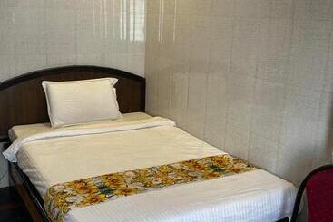 هتل Tejasri Residency