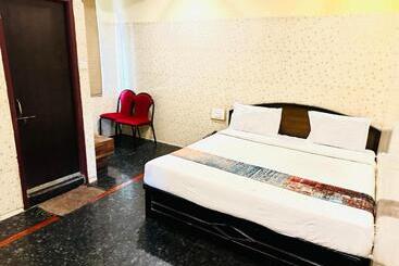 هتل Tejasri Residency