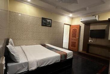 هتل Tejasri Residency