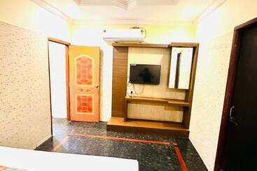 هتل Tejasri Residency