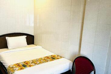هتل Tejasri Residency