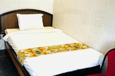 هتل Tejasri Residency