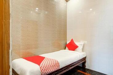 هتل Tejasri Residency