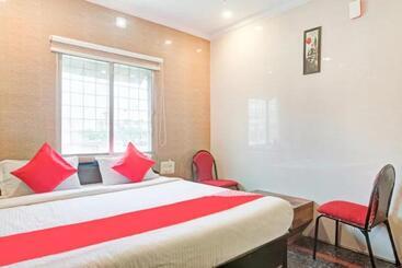 هتل Tejasri Residency