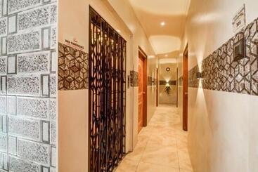 هتل Tejasri Residency